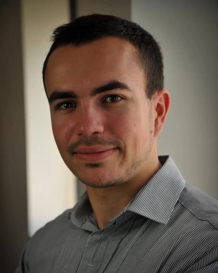 Portrait de Pierre Le Maguer, fondateur ArdoiseWeb — artisan du web pour les métiers de bouche